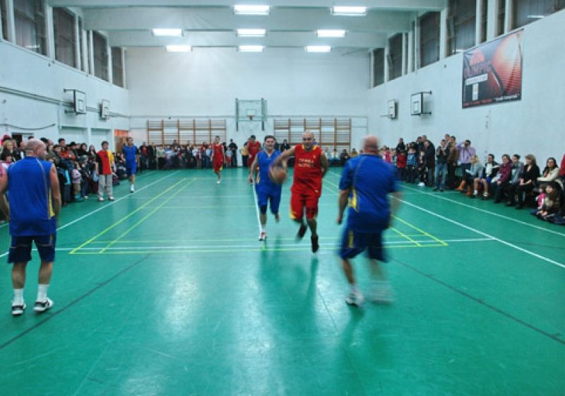 B.C. Olimpic Baia-Mare organizează în această perioadă tabăra estivală de Baschet