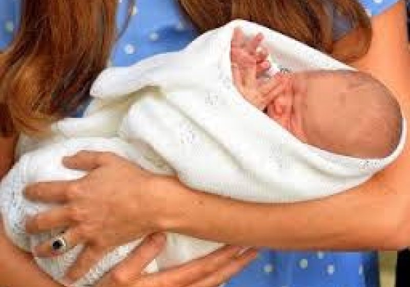 Presa engleză aprobă numele de George dat ‘bebeluşului regal’, un nume cu tradiţie în monarhia britanică