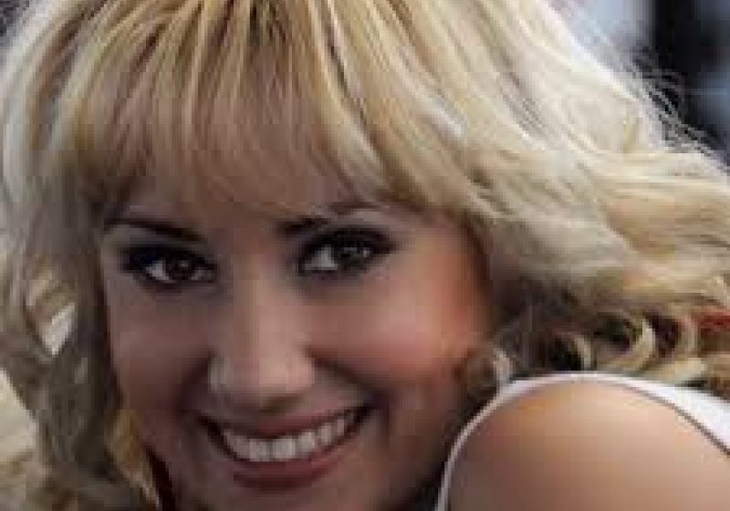 Bebeluşa Oana s-a măritat. Fetiţa ei a fost domnişoară de onoare