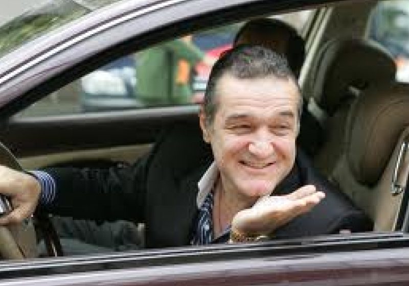 Gigi Becali a vrut să se înscrie pentru admitere la Teologie, dar n-a primit acordul Arhiepiscopiei