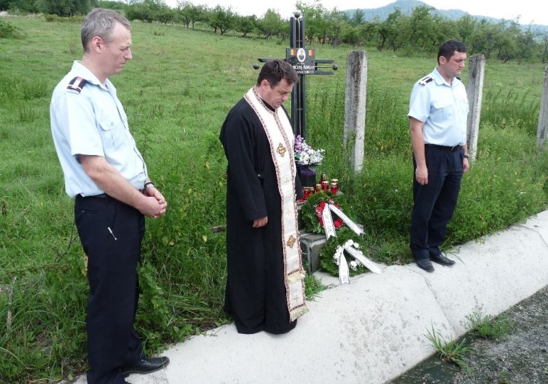 Căpitanul Adrian Marchiş, comemorat de foştii colegi la troiţa de pe Dealul Dura
