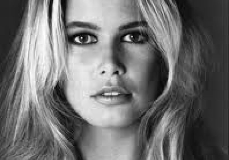 DOLIU în lumea mondenă. Claudia Schiffer este sfâşiată de durere DOLIU în lumea mondenă. Claudia Schiffer este sfâşiată de durere