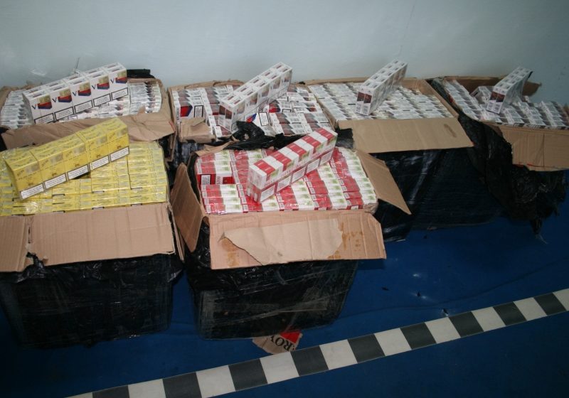 Colete voluminoase cu ţigări de contrabandă transportate în Lunca la Tisa