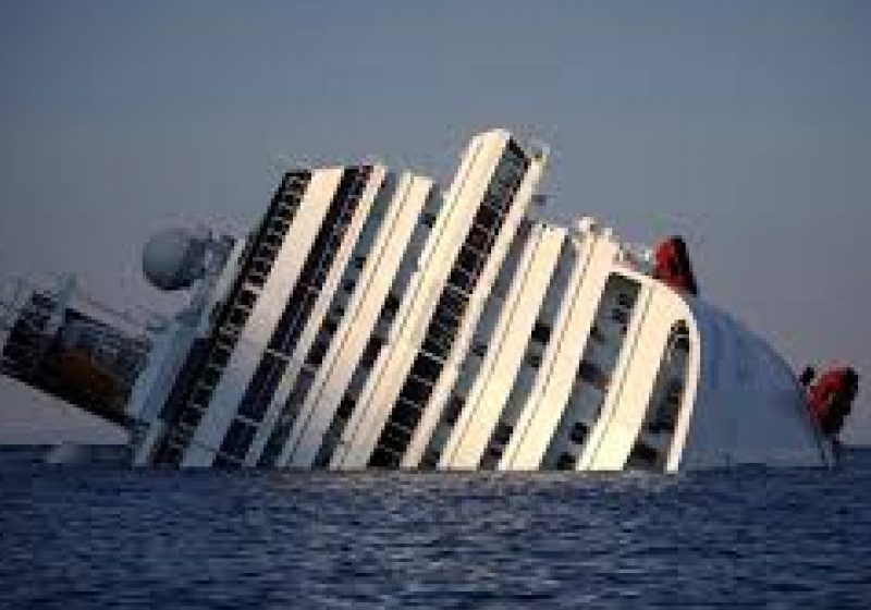Costa Concordia: Cinci coinculpaţi, condamnaţi la diferite termene cu închisoare