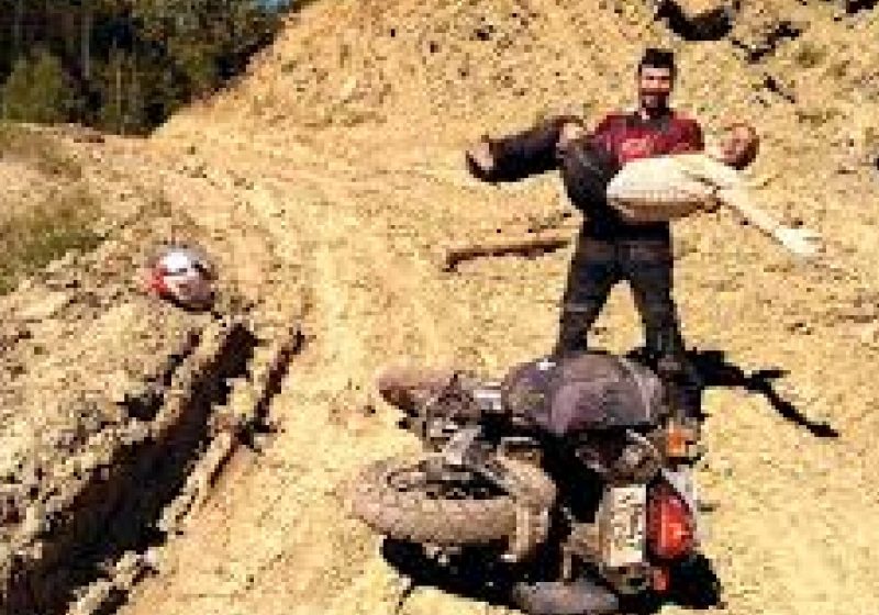 Doi români pleacă spre Asia cu motocicleta, pe un traseu de 80 de zile şi 17.000 de kilometri Doi români pleacă spre Asia cu motocicleta, pe un traseu de 80 de zile şi 17.000 de kilometri