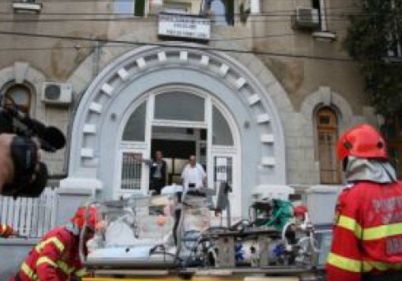 Condamnări în dosarul Maternităţii Giuleşti: Asistenta Cîrstea, 2 ani şi 2 luni închisoare cu executare. Maternitatea Giuleşti-amendă 400.000 lei Condamnări în dosarul Maternităţii Giuleşti: Asistenta Cîrstea, 2 ani şi 2 luni închisoare cu executare. Maternitatea Giuleşti-amendă 400.000 lei