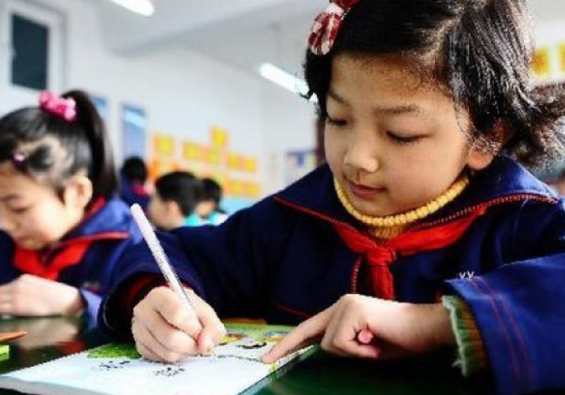 China interzice temele pentru acasă ale elevilor, după ce tot mai mulţi adolescenţi se sinucid că au picat testul de evaluare naţională