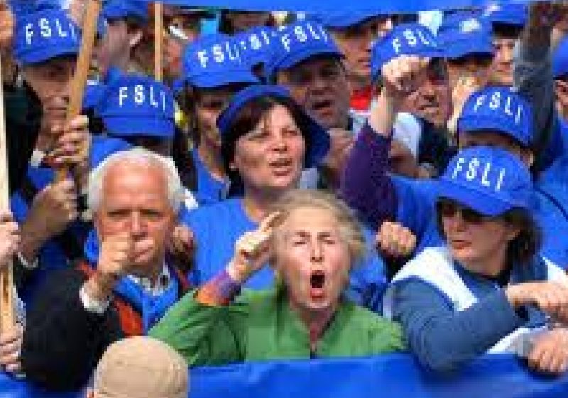 Sindicatele din învăţământ ameninţă cu PROTESTE după începerea anului şcolar
