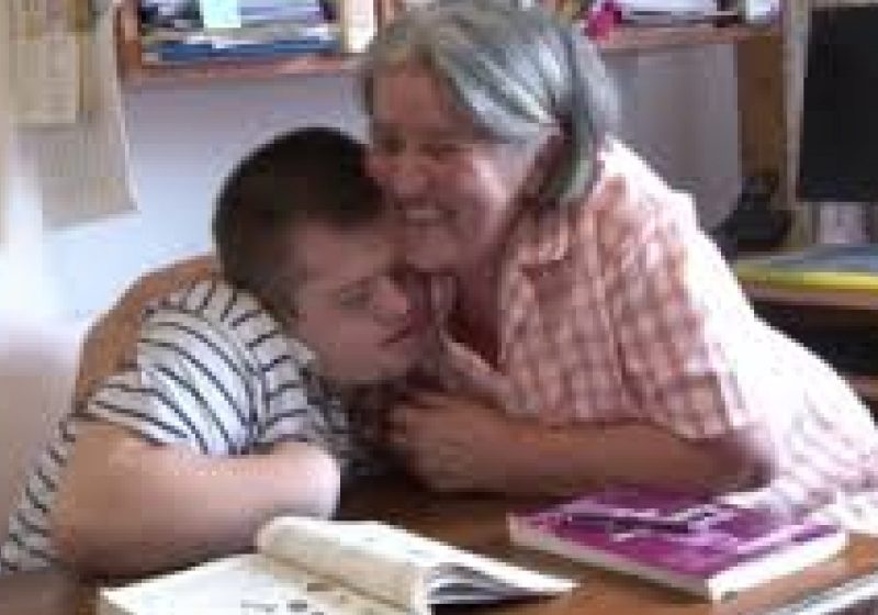Tânărul care a luat bacalaureatul deşi suferă de sindromul Down, premiat de Boc: "Am învăţat foarte mult, nimic nu se face fără muncă" Tânărul care a luat bacalaureatul deşi suferă de sindromul Down, premiat de Boc: "Am învăţat foarte mult, nimic nu se face fără muncă"