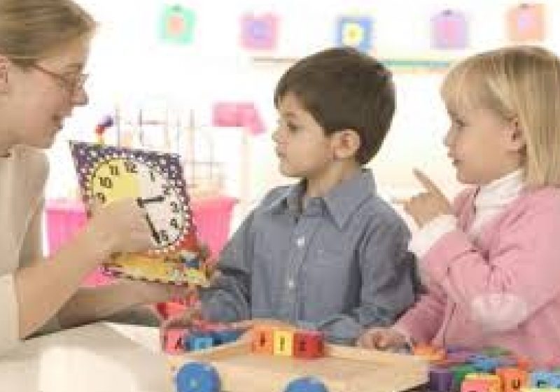 Copiii din medii defavorizate pot merge în perioada verii la grădiniţele estivale