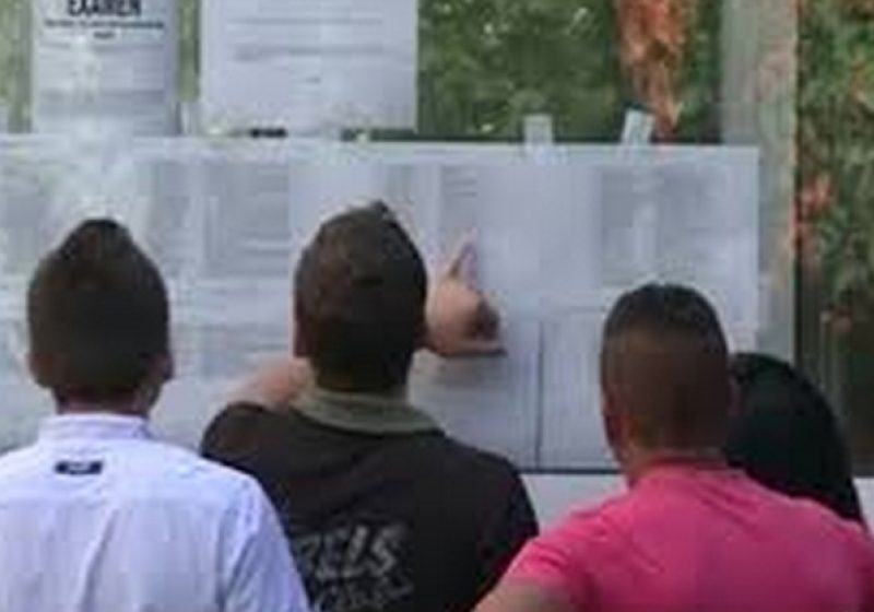 Guvernul vrea să îi premieze pe elevii care au obţinut media 10 la BACALAUREAT