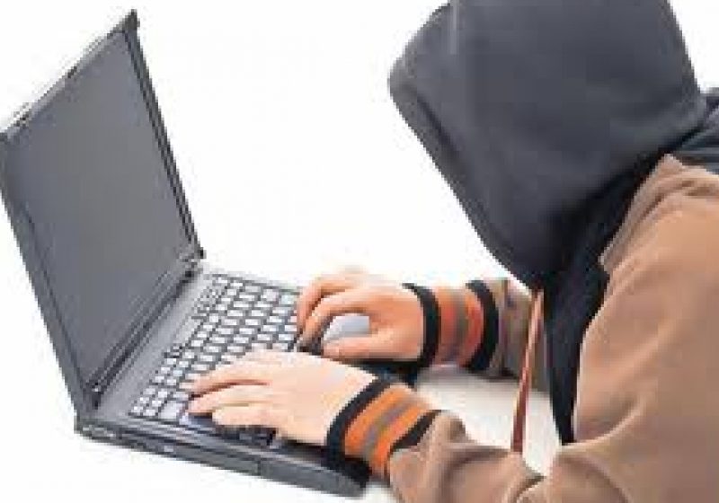 Un hacker român încearcă să îşi răscumpere greşelile printr-un sistem destinat prevenirii furturilor de la ATM-uri