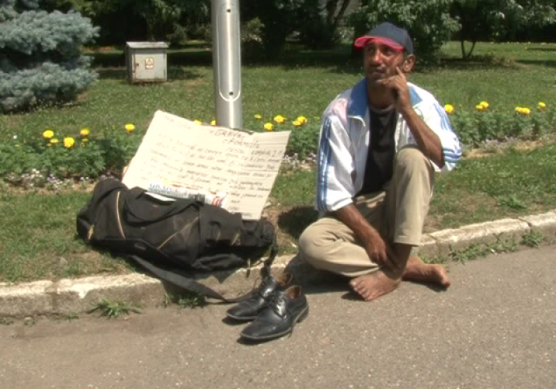 Baia Mare: Un bărbat de etnie romă face greva foamei în faţa Palatului Administrativ