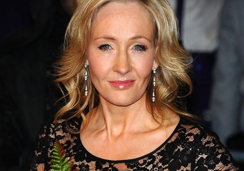 JK Rowling a publicat un nou roman poliţist sub un pseudonim masculin JK Rowling a publicat un nou roman poliţist sub un pseudonim masculin