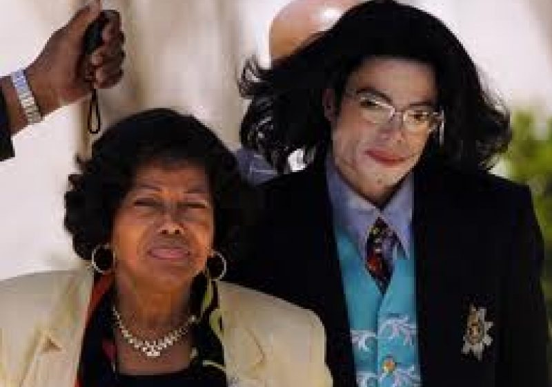 Mama lui Michael Jackson a plâns la audieri: "Fiul meu nu a fost un ciudat"