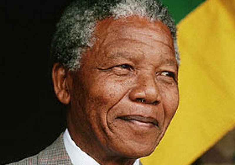 Mandela împlineşte 95 de ani în spital, dar se simte mai bine de "Mandela Day" Mandela împlineşte 95 de ani în spital, dar se simte mai bine de "Mandela Day"