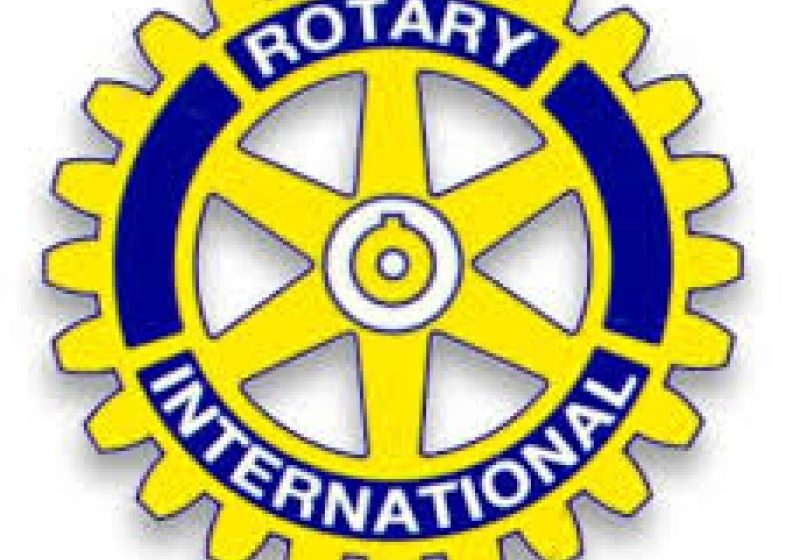 Membrii Clubului Rotary donează fonduri pentru amenajarea unui spaţiu de joacă la o Casa de Tip Familial din Sighet