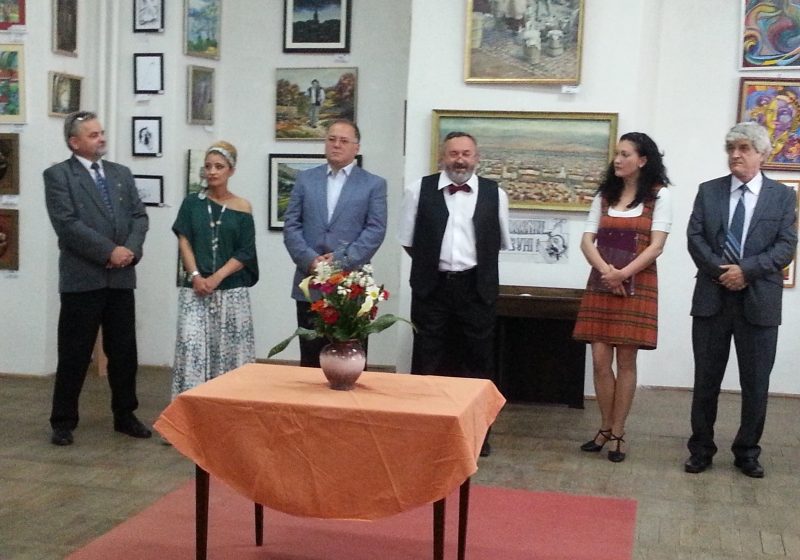 Muzeul Maramureșean găzduiește o inedită expoziție de arte plastice, a cărui vernisaj a avut loc astăzi, în prezența unui public numeros