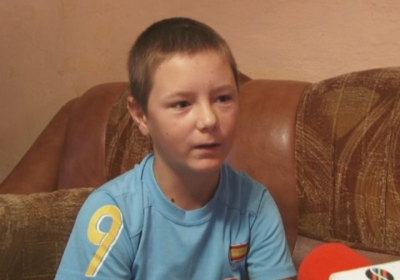 CAZ INCREDIBIL LA SĂPÂNŢA: Şi-a sărbătorit majoratul în 8 iulie, dar arată ca un copil de opt ani. Petrişor Ieudean se luptă cu boala, dar şi cu un sistem social necruţător. VIDEO CAZ INCREDIBIL LA SĂPÂNŢA: Şi-a sărbătorit majoratul în 8 iulie, dar arată ca un copil de opt ani. Petrişor Ieudean se luptă cu boala, dar şi cu un sistem social necruţător. VIDEO