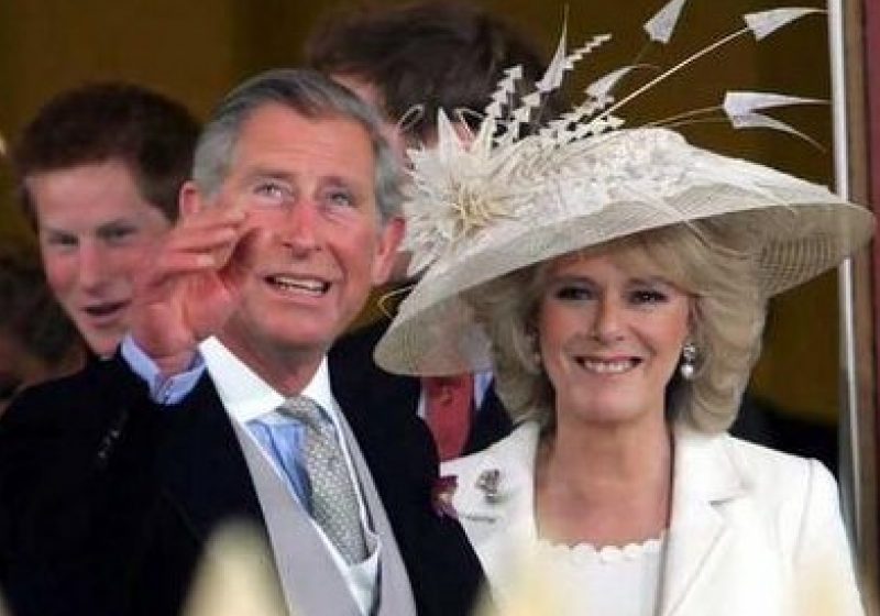 Prinţul Charles şi Camilla au venit în vizită la bebeluşul regal Prinţul Charles şi Camilla au venit în vizită la bebeluşul regal