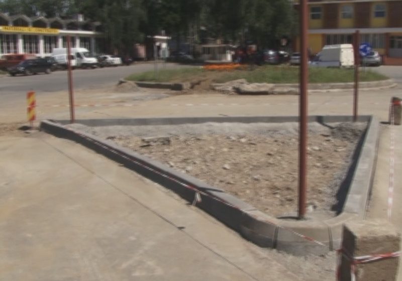 SIGHET: Sensul giratoriu din zona Unirii este reamenajat pentru o mai bună circulaţie