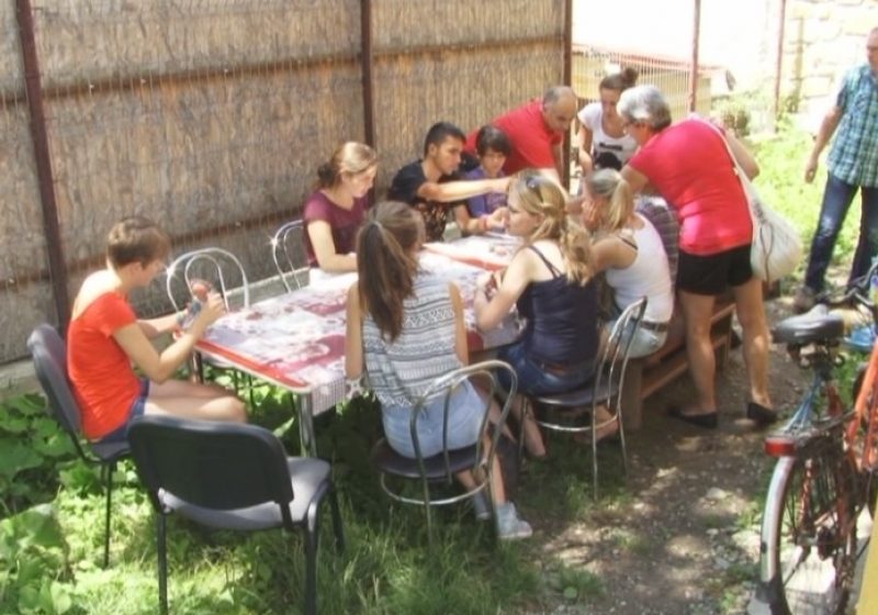 SIGHET: Cinci adulţi şi şapte tineri din Olanda fac voluntariat la Casele de tip Familial Tompa și Pandurilor SIGHET: Cinci adulţi şi şapte tineri din Olanda fac voluntariat la Casele de tip Familial Tompa și Pandurilor