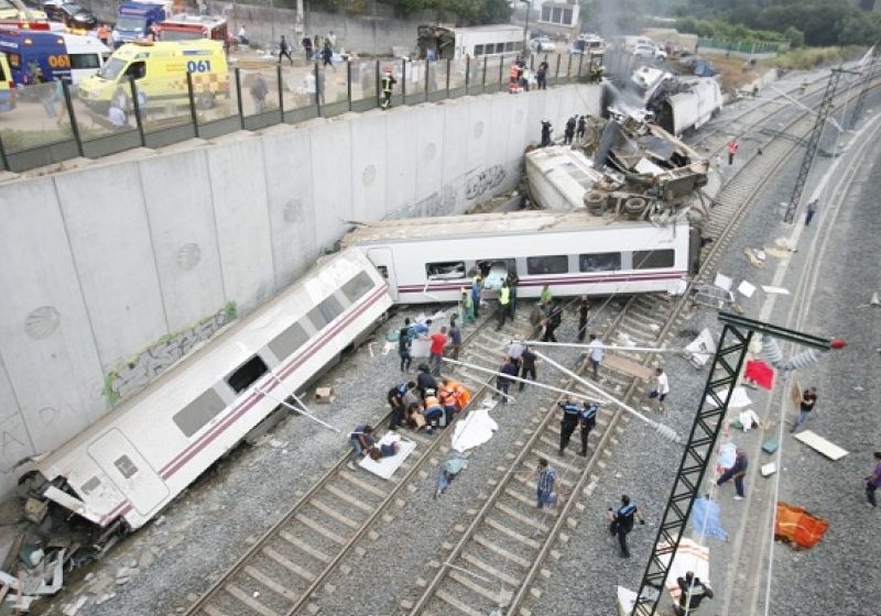 Cel puţin 77 de persoane au fost ucise şi 143 rănite în accidentul de tren din Spania Cel puţin 77 de persoane au fost ucise şi 143 rănite în accidentul de tren din Spania