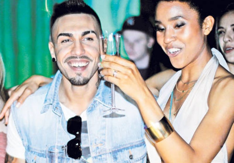 Alex Velea face sex cu nevasta în… deplasare!
