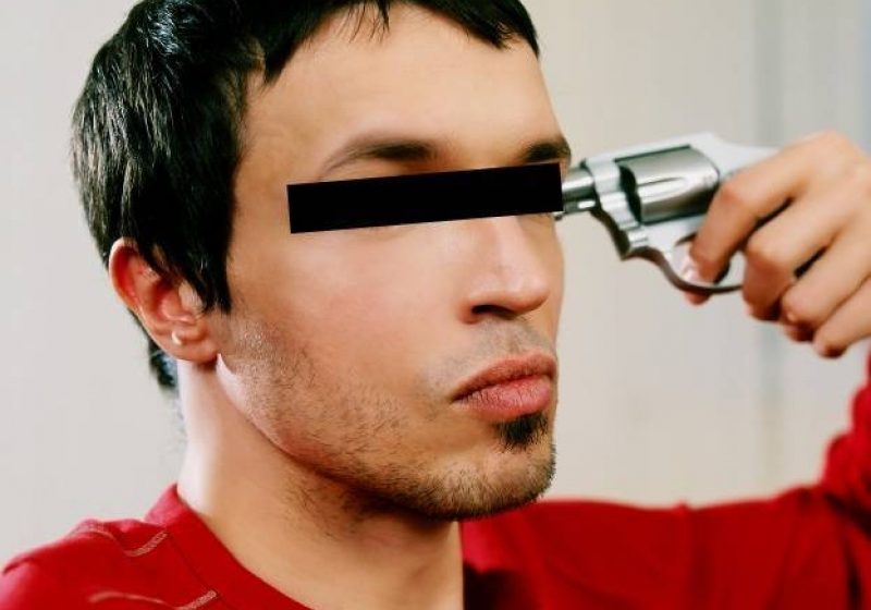 Un bărbat s-a împuşcat în cap în Gradina Publică