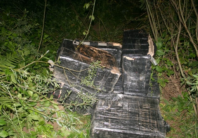 Ţigări de contrabandă transportate cu deltaplanul dinspre Ucraina în România