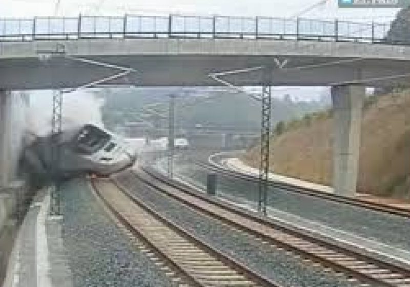 TRAGEDIA DIN SPANIA: Trenul implicat în accidentul din Galicia a frânat prea târziu