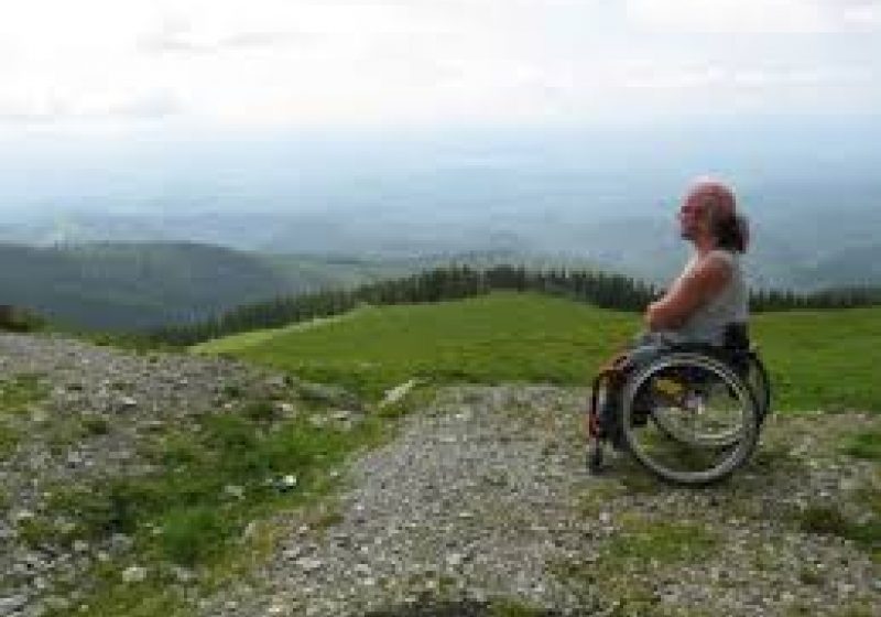 Un bărbat în scaun cu rotile a plecat într-o expediţie la Capul Nord Un bărbat în scaun cu rotile a plecat într-o expediţie la Capul Nord