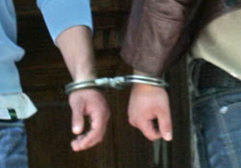Un membru al clanului Corduneanu şi alţi doi interlopi reţinuţi pentru trafic de influenţă, arestaţi preventiv