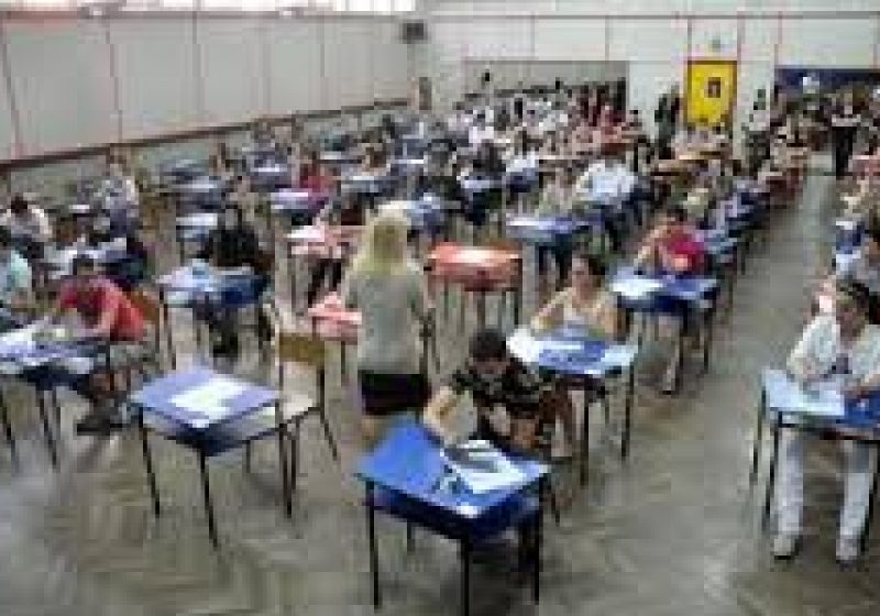 Un număr de 120 de clase de tip "A doua şansă" realizate printr-un proiect european Un număr de 120 de clase de tip "A doua şansă" realizate printr-un proiect european