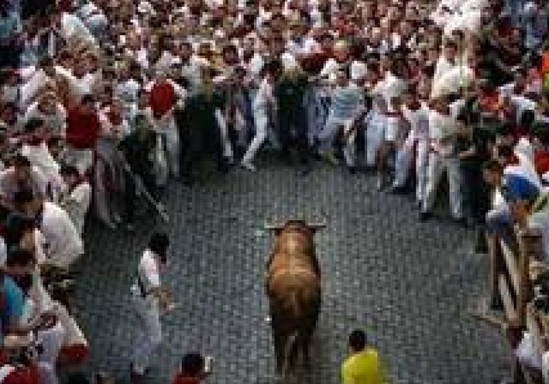 Victime la Pamplona: Zeci de persoane strivite sau împunse într-o busculadă în timpul cursei cu tauri