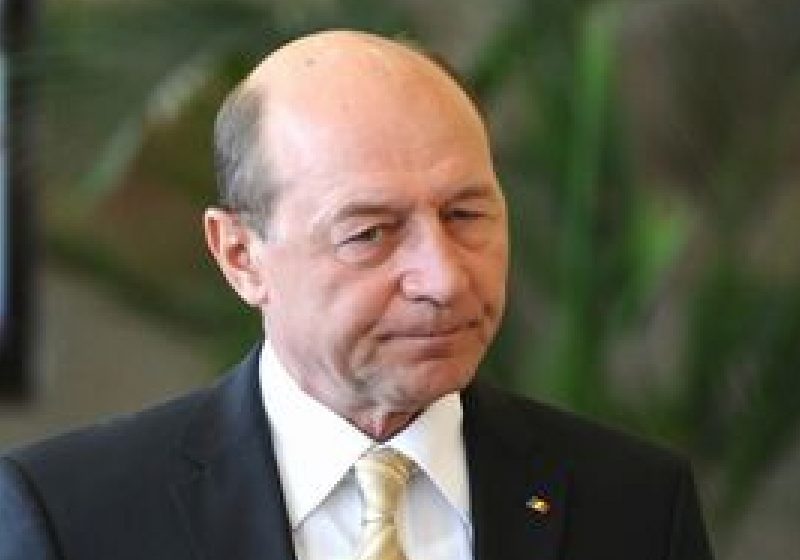 Băsescu cere Parlamentului reexaminarea Legii privind referendumul validat cu prezenţă de 30%