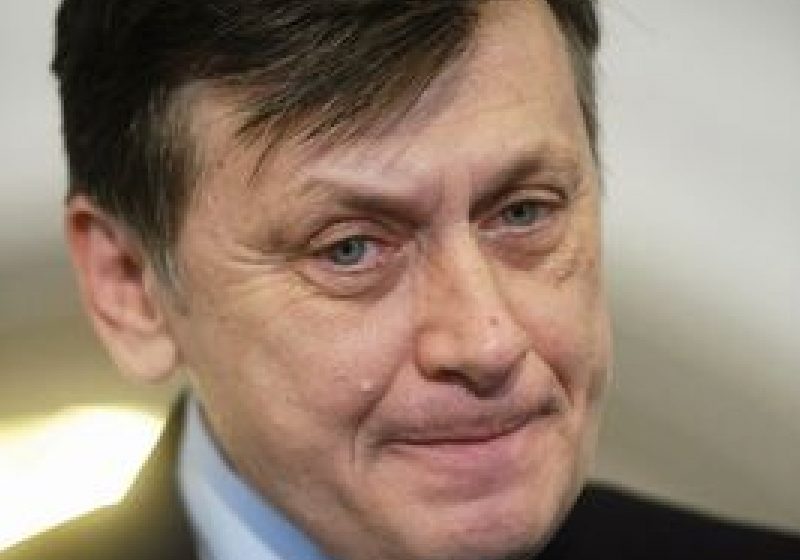 Crin Antonescu: Nu regret că l-am desemnat pe Fenechiu ca ministru; e o zi grea pentru PNL Crin Antonescu: Nu regret că l-am desemnat pe Fenechiu ca ministru; e o zi grea pentru PNL