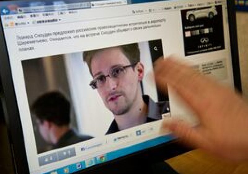 Plouă cu propuneri matrimoniale pentru Snowden, potrivit avocatului său