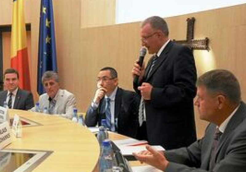 Salariul minim de 1.000 de lei şi maxim de 7.000 de lei la bugetari, propune premierul Victor Ponta Salariul minim de 1.000 de lei şi maxim de 7.000 de lei la bugetari, propune premierul Victor Ponta