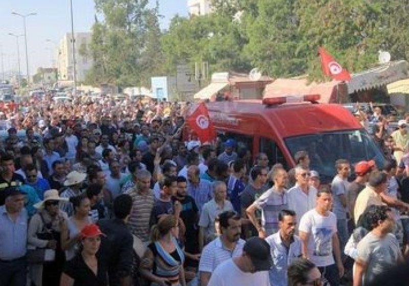 TENSIUNE în TUNISIA: Grevă generală anunţată, după asasinarea lui Mohamed Brahmi. Poliţia a folosit gaze lacrimogene pentru a dispersa manifestanţii TENSIUNE în TUNISIA: Grevă generală anunţată, după asasinarea lui Mohamed Brahmi. Poliţia a folosit gaze lacrimogene pentru a dispersa manifestanţii