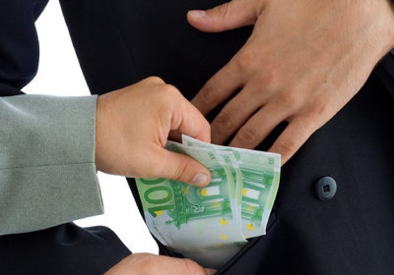 Un nou caz de MITĂ la BAC: Preşedintele comisiei de bacalaureat de la Liceul "Bănescu" Mangalia, reţinut