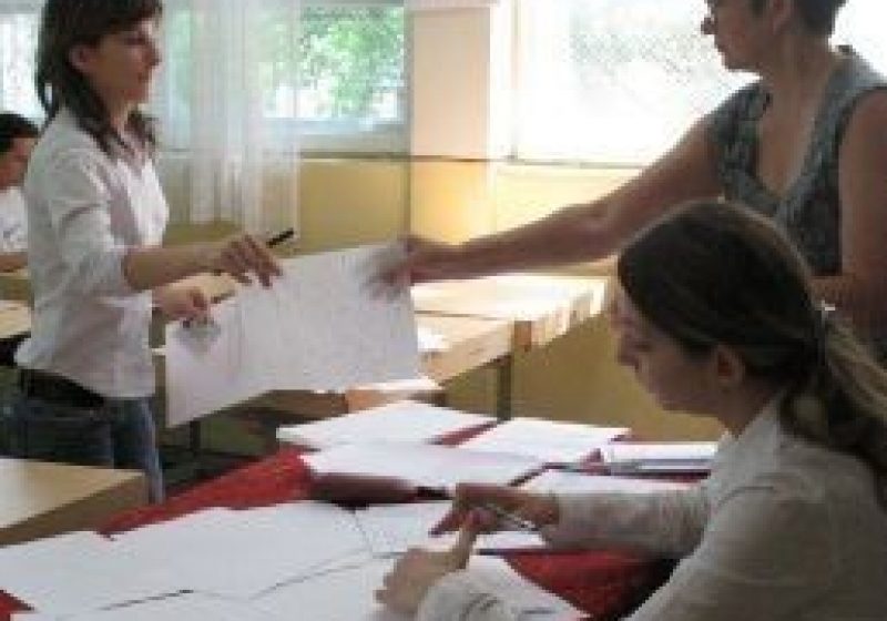 Aproape 18.000 de absolvenţi de liceu vor susţine proba de evaluare a competenţelor de comunicare în limba română