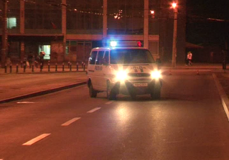 Seini: ACCIDENT – O autoutilitară a intrat pe podeţul de acces al unui imobil. A rupt o conductă de gaz Seini: ACCIDENT – O autoutilitară a intrat pe podeţul de acces al unui imobil. A rupt o conductă de gaz