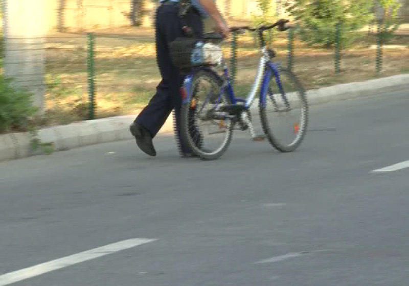 Baia Mare: Suspecţi de furt prinşi în timp ce demontau biciclete
