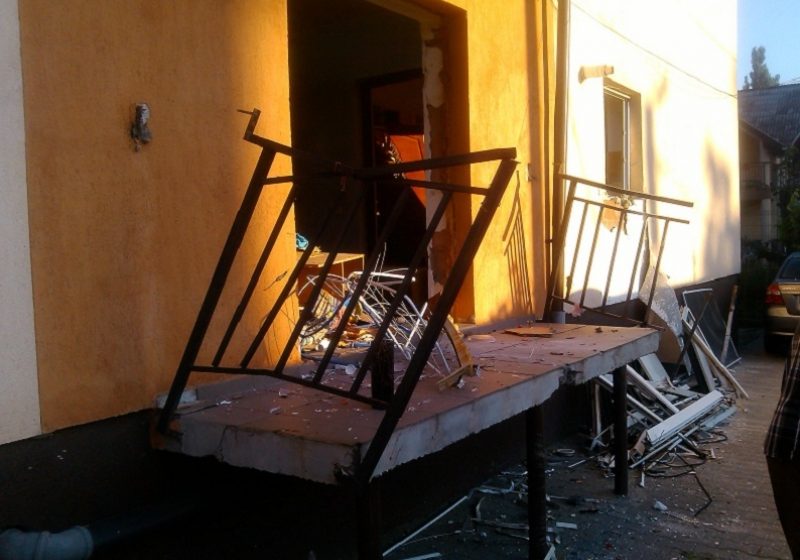 EXPLOZIE într-o casă din Cluj-Napoca: Două persoane au fost rănite, iar locuinţa a fost distrusă