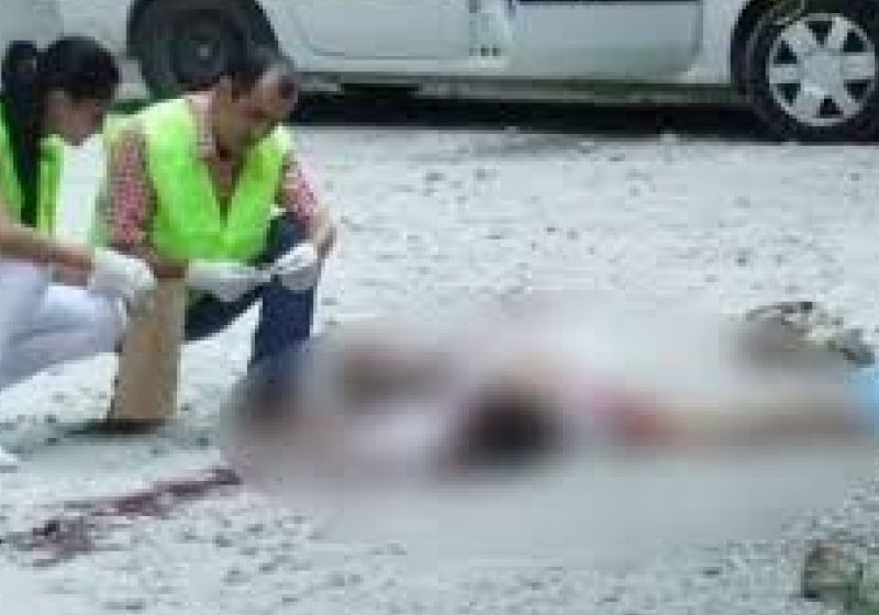 ABSOLUT SOCANT! Imagini de la locul tragediei! Mama Monicai Gabor intinsa pe sosea langa bolovanul plin de sange! ABSOLUT SOCANT! Imagini de la locul tragediei! Mama Monicai Gabor intinsa pe sosea langa bolovanul plin de sange!