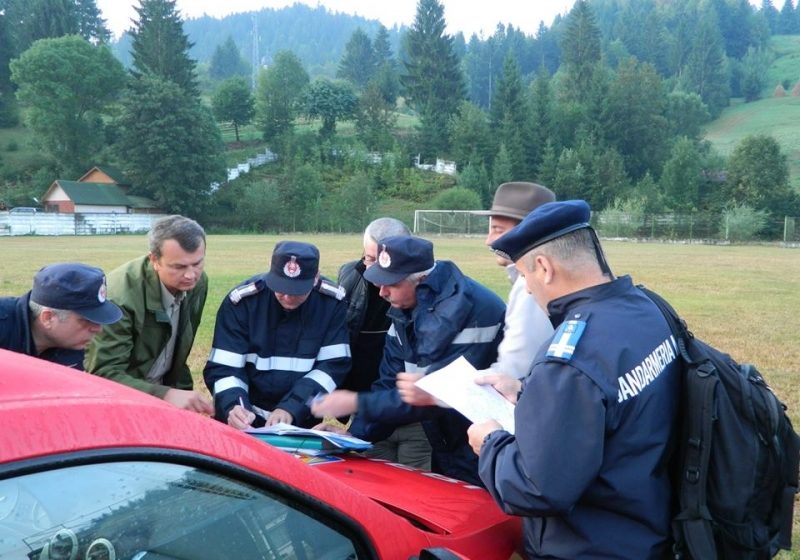 Maramureş: 100 de jandarmi acţionează pentru stingerea incendiului din Borşa