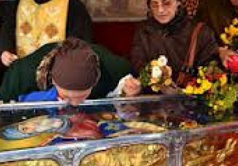 Moaştele sfinţilor Ioachim şi Ana au fost aşezate, vineri, în Catedrala patriarhală