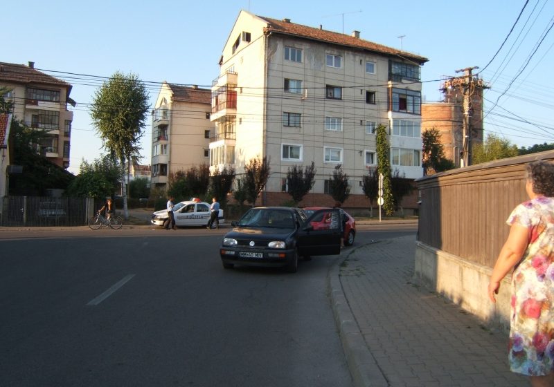 SIGHET: Biciclist lovit la intrarea pe strada Ștefan cel Mare SIGHET: Biciclist lovit la intrarea pe strada Ștefan cel Mare