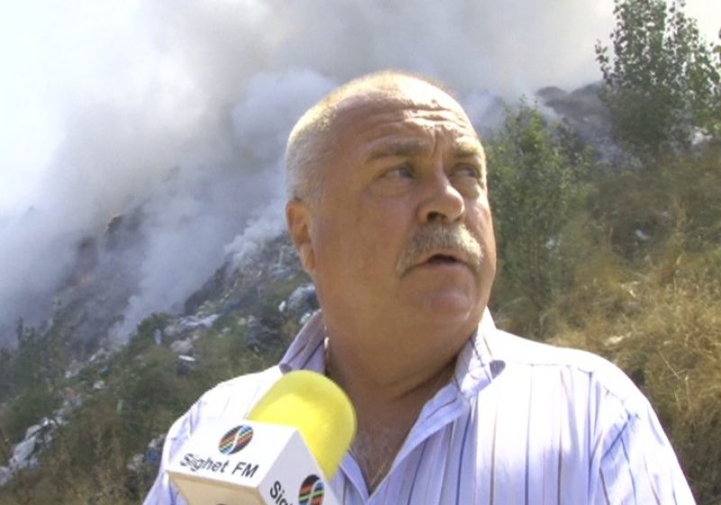 Sighet: Incendiu la rampa de gunoi a oraşului. Pentru lichidarea focarului au fost duse cantităţi importante de pământ